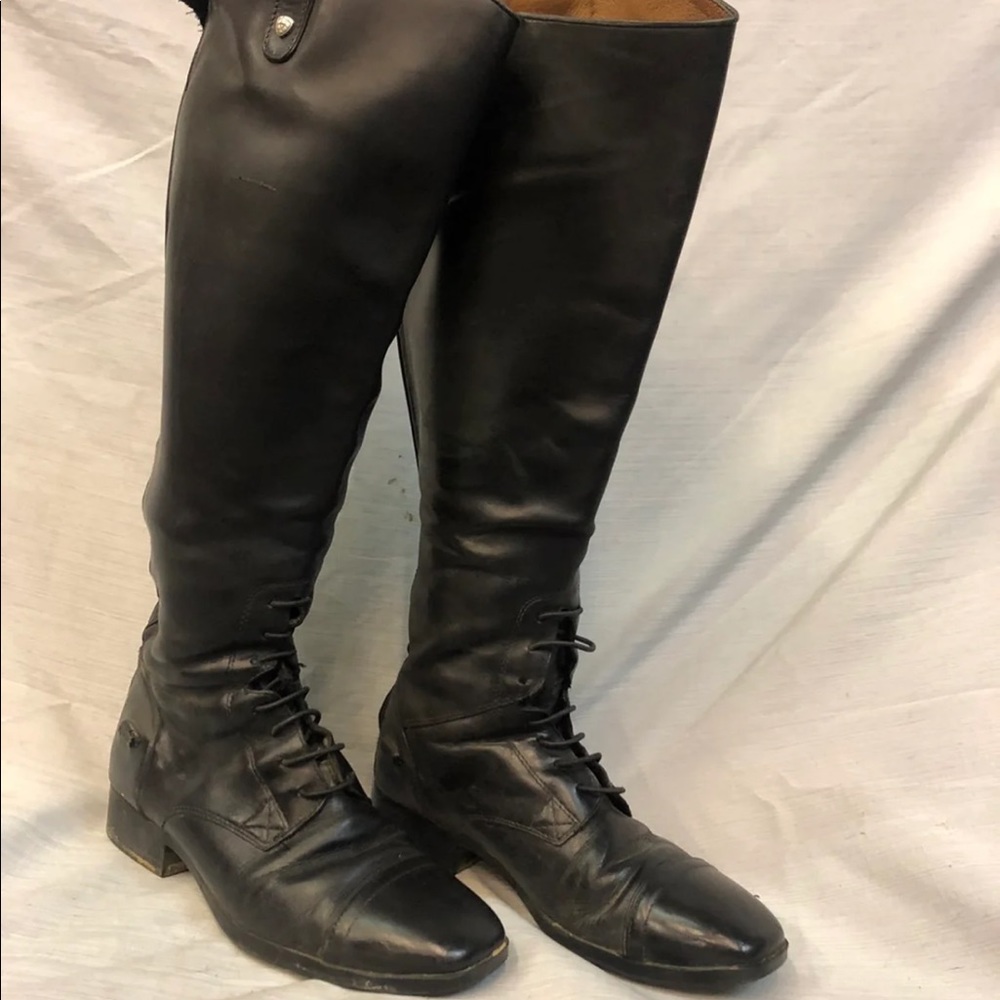 Black Ariat English hunt boots